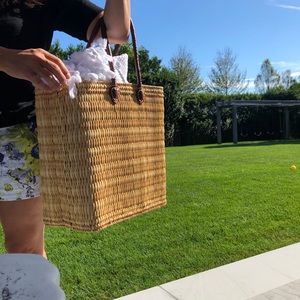 Straw basket bag with leather handles